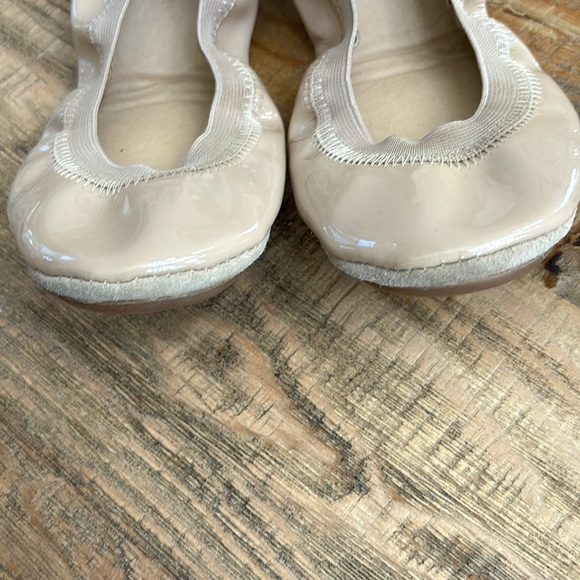 Yosi Samara Foldable Ballet Flat in Simply Taupe Patent Leather - Picture 8 of 13